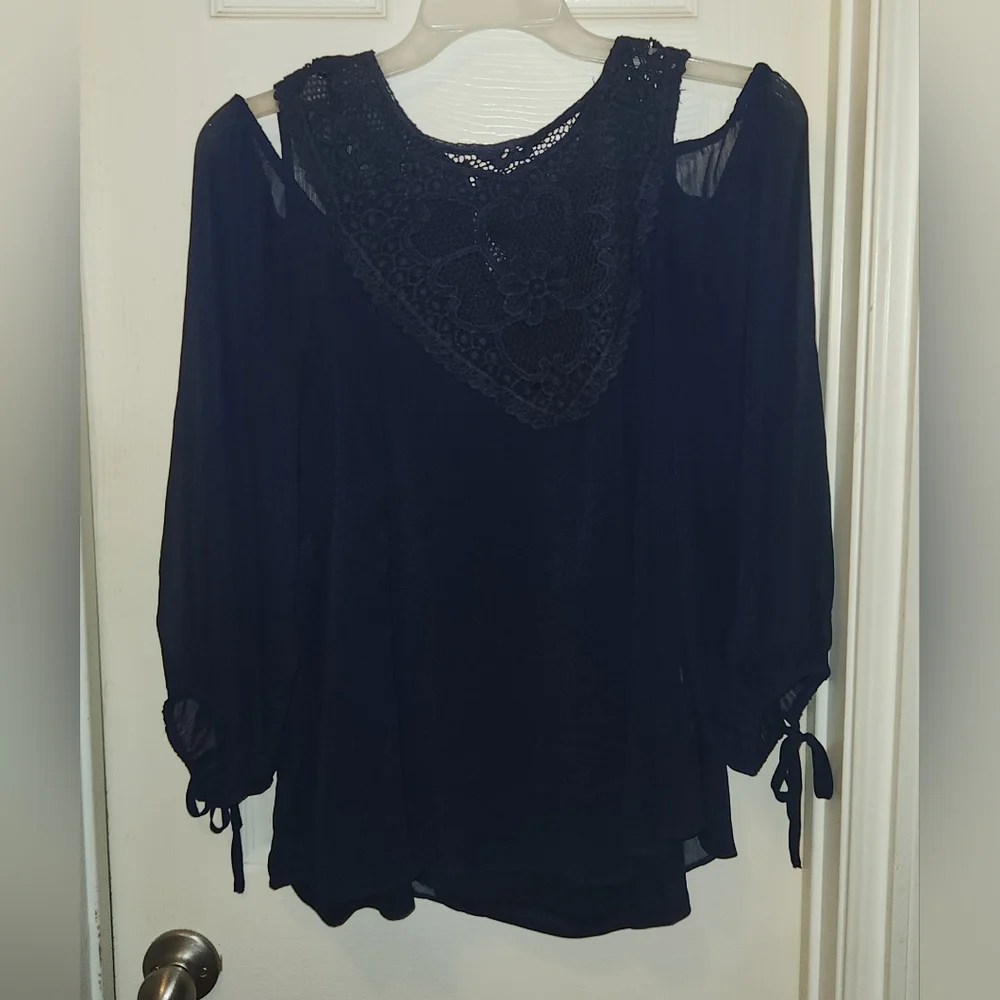 City Chic Cold Shoulder Top - Picture 1 of 9